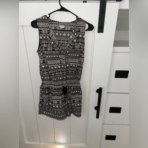 🆕 Women’s Black & White Romper - Size XS